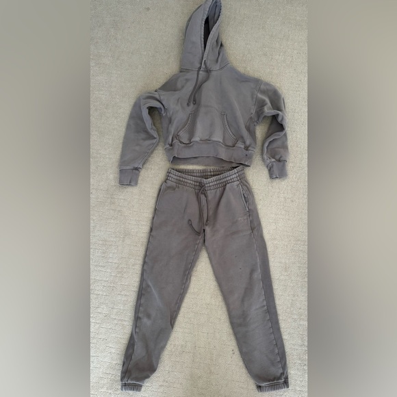 TNA sweatsuit - Picture 1 of 2